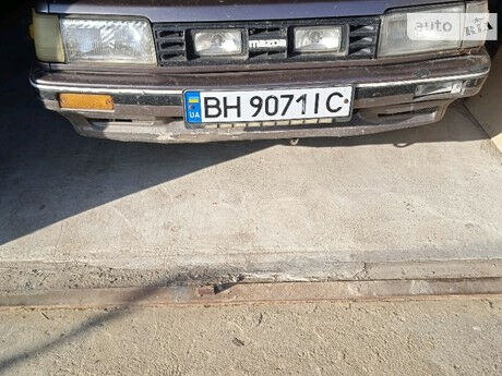 Мазда 323 1987 року Mazda 323 1987 року