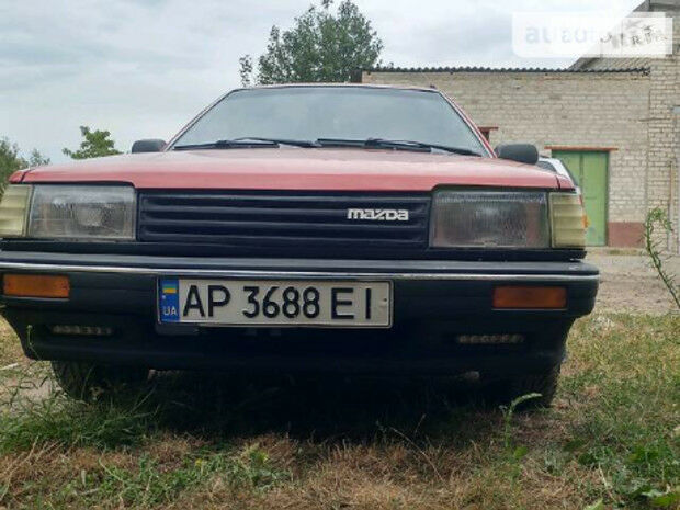 Mazda 323 1987 года