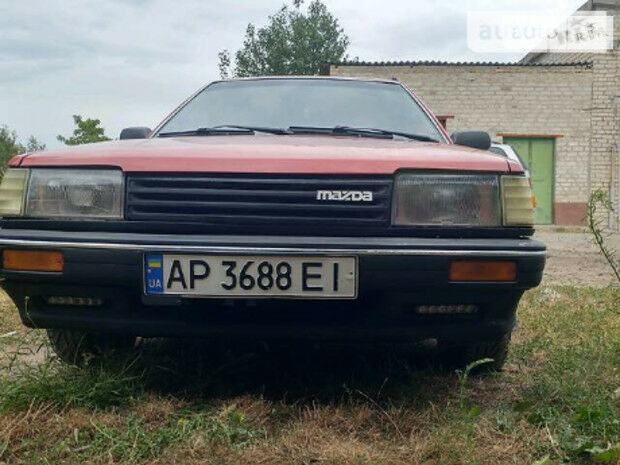 Mazda 323 1987 року