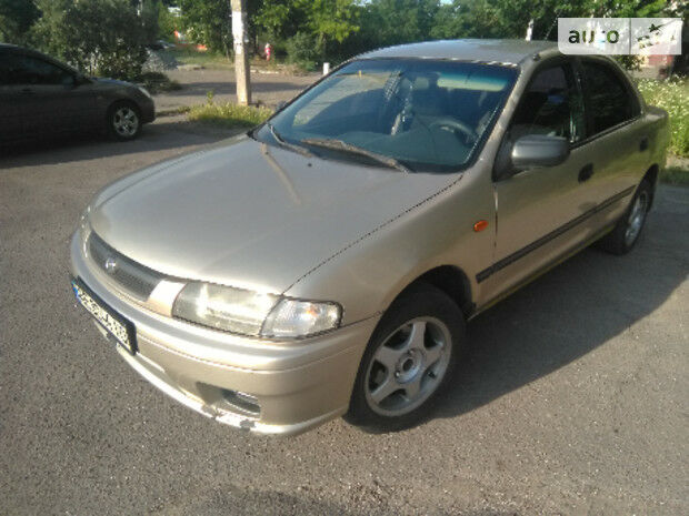 Mazda 323 1997 года