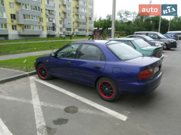 Mazda 323 1995 года