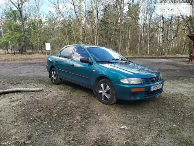 Mazda 323 1996 року