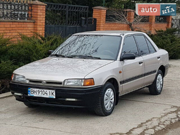 Mazda 323 1992 року