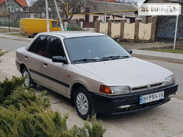 Mazda 323 1992 року