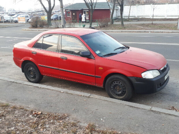 Mazda 323 1999 года