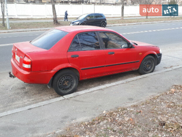 Mazda 323 1999 года