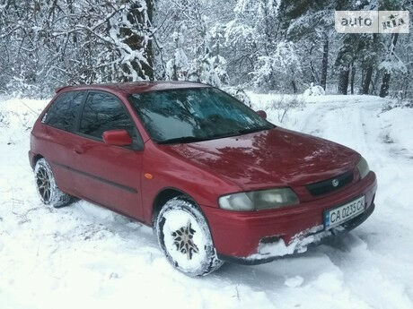 Mazda 323 1998 года