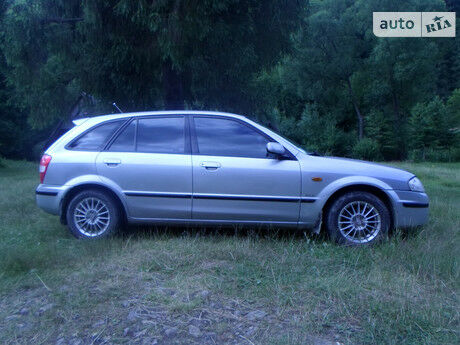 Mazda 323 1999 года