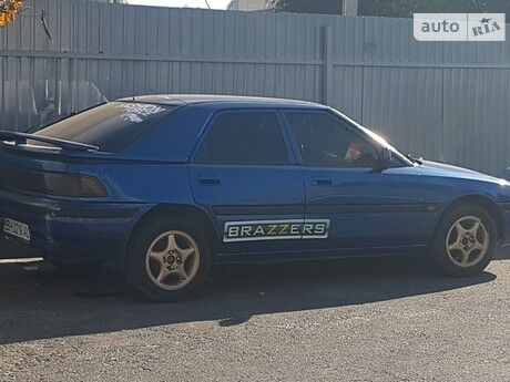 Mazda 323 1993 года