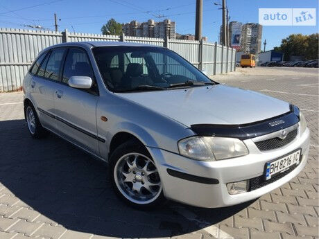 Mazda 323 1999 года