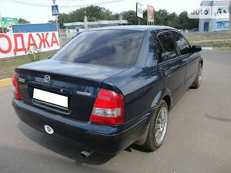 Мазда 323 1997 року Mazda 323 1997 року