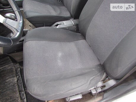 Мазда 323 1990 року Mazda 323 1990 року