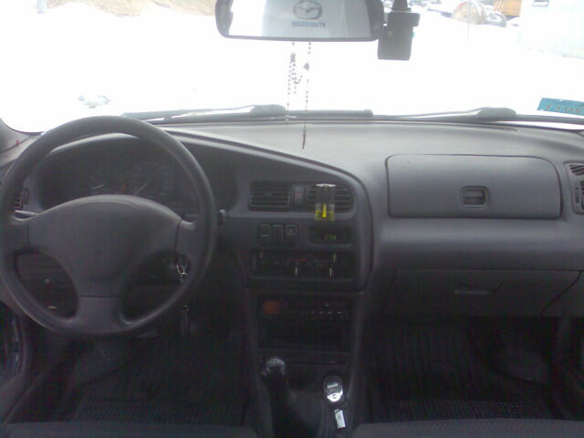 Mazda 323 1995 року