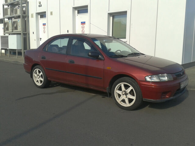 Mazda 323 1997 года