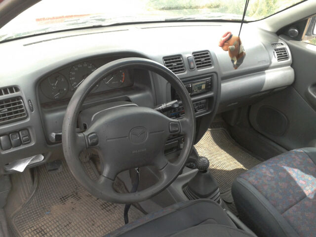 Mazda 323 1997 года