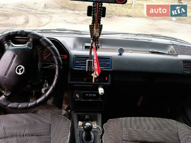 Mazda 626 1987 року