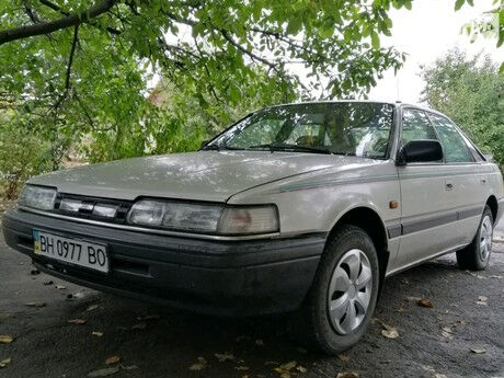 Mazda 626 1990 года