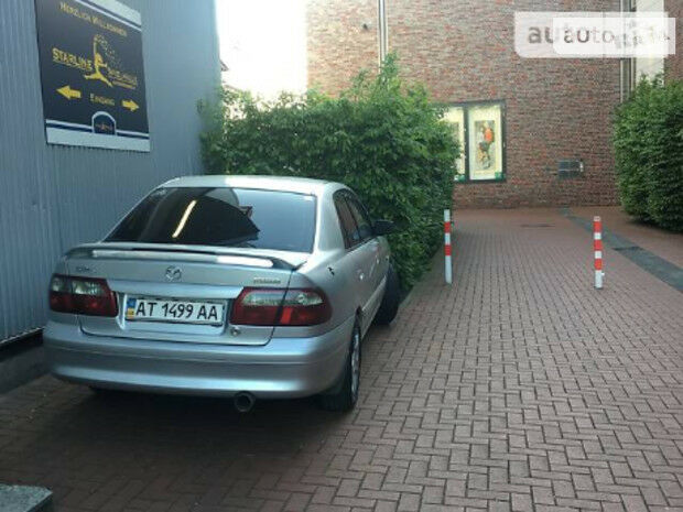 Mazda 626 2000 року