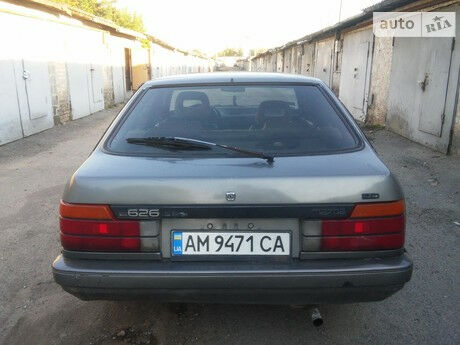 Mazda 626 1987 года