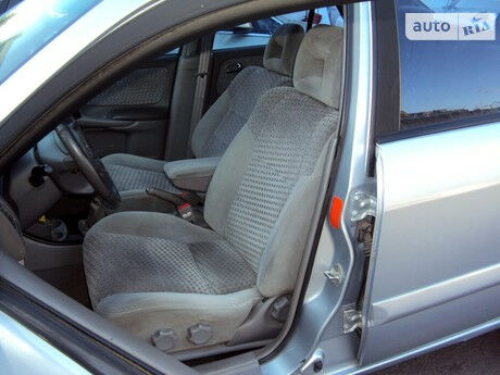 Мазда 626 1993 года Mazda 626 1993 года