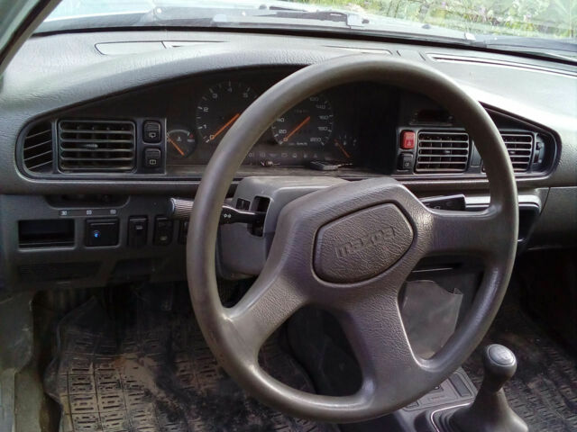 Mazda 626 1988 року