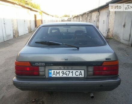 Mazda 626 1987 року