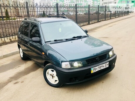 Мазда Демио 1999 года Mazda Demio 1999 года