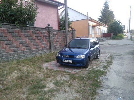 Мазда Демио 2000 года Mazda Demio 2000 года