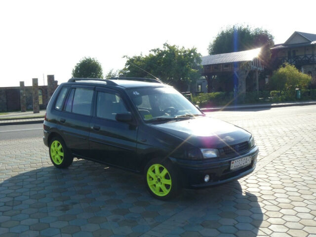 Mazda Demio 1999 року