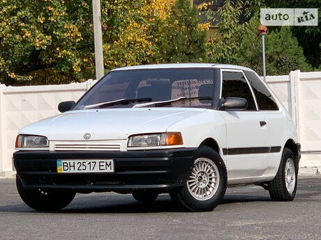 Mazda Familia 1991 року