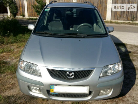 Мазда Премаси 2000 року Mazda Premacy 2000 року