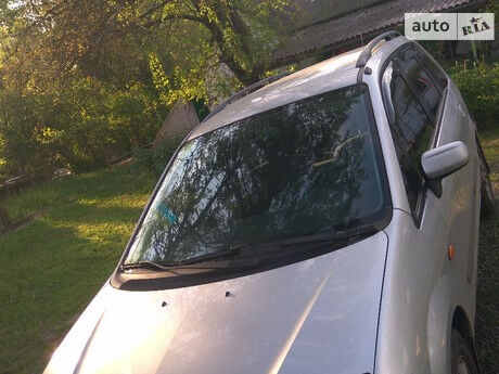 Мазда Премаси 2001 року Mazda Premacy 2001 року