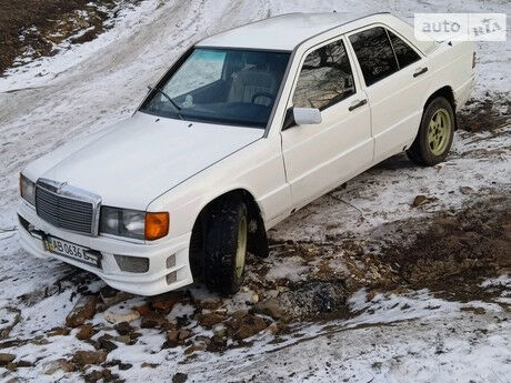 Мерседес 190 1984 года Mercedes-Benz 190 1984 года