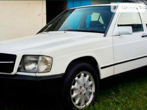 Мерседес 190 1988 года Mercedes-Benz 190 1988 года