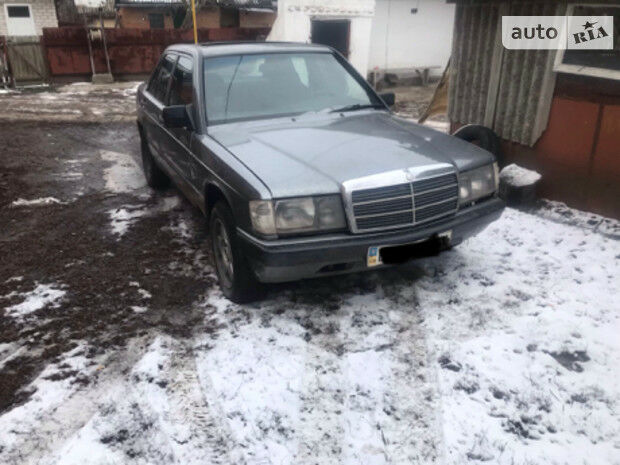 Мерседес 190 1987 года Mercedes-Benz 190 1987 года