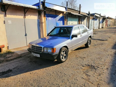 Мерседес 190 1986 года Mercedes-Benz 190 1986 года