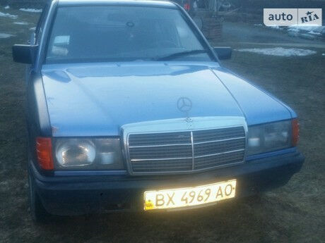 Мерседес 190 1988 года Mercedes-Benz 190 1988 года