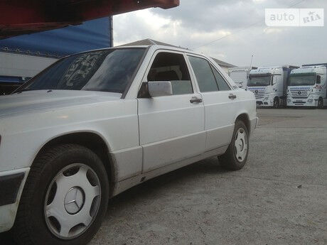 Мерседес 190 1991 року Mercedes-Benz 190 1991 року