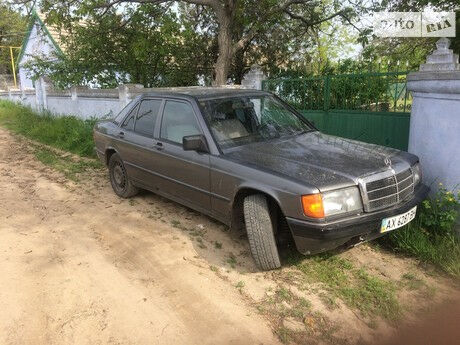 Мерседес 190 1988 года Mercedes-Benz 190 1988 года