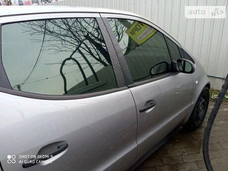 Мерседес А 160 1999 року Mercedes-Benz A 160 1999 року