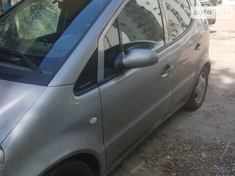 Мерседес А 170 2000 года Mercedes-Benz A 170 2000 года