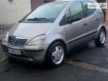 Мерседес А 170 1999 року Mercedes-Benz A 170 1999 року