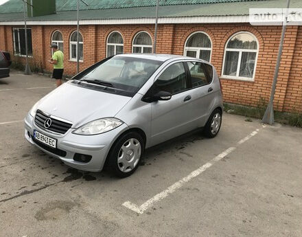 Фото на відгук з оцінкою 5   про авто Mercedes-Benz A 200 2005 року випуску від автора “Віктор” з текстом: Зручний, компактний сімейний автомобіль. На вигляд маленький, але в салоні місця достатньо для 4 ...