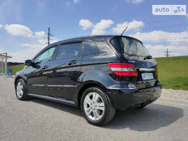 Мерседес Б 200 2010 года Mercedes-Benz B 200 2010 года