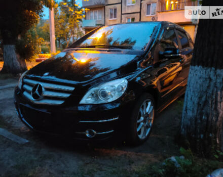 Фото на отзыв с оценкой 5 о Mercedes-Benz B 200 2009 году выпуска от автора "Марина" с текстом: Авто действительно стоит своих денег. Соотношение цены и качества. На маленьком пробеге за два го...
