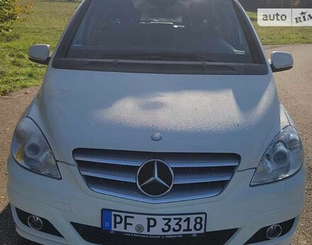 Фото на отзыв с оценкой 4.4 о Mercedes-Benz B 200 2010 году выпуска от автора "Юра" с текстом: Компактний в візуальних розмірах, але дуже вмісткий в салоні. Потужний двигун! Гарне авто - гарне...