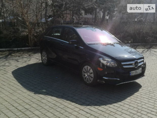 Мерседес Б 250 2015 года Mercedes-Benz B 250 2015 года