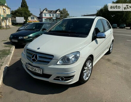 Фото на отзыв с оценкой 5 о Mercedes-Benz B-Class 2010 году выпуска от автора "Сергей" с текстом: Дуже гарна машина. Зручна, просторна, надійна, легка в керуванні. В салоні відносно тихо. Справжн...