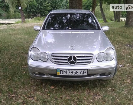 Фото на отзыв с оценкой 4.8 о Mercedes-Benz C 240 2003 году выпуска от автора "александр" с текстом: Комфортный автомобиль на каждый день, за время владения никогда не подводил, дороговато обслужива...