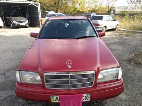 Мерседес Ц-Класс 1995 года Mercedes-Benz C-Class 1995 года